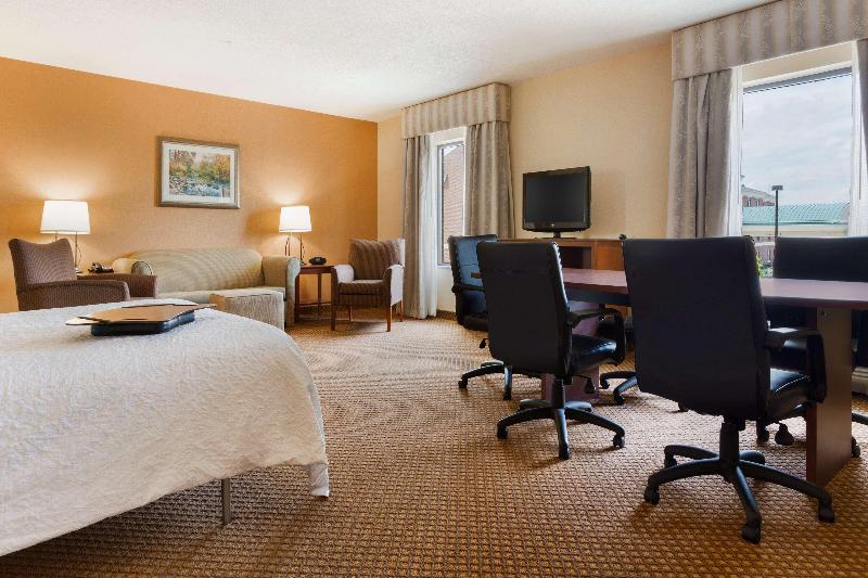 Hampton Inn & Suites Detroit/Chesterfield Township image