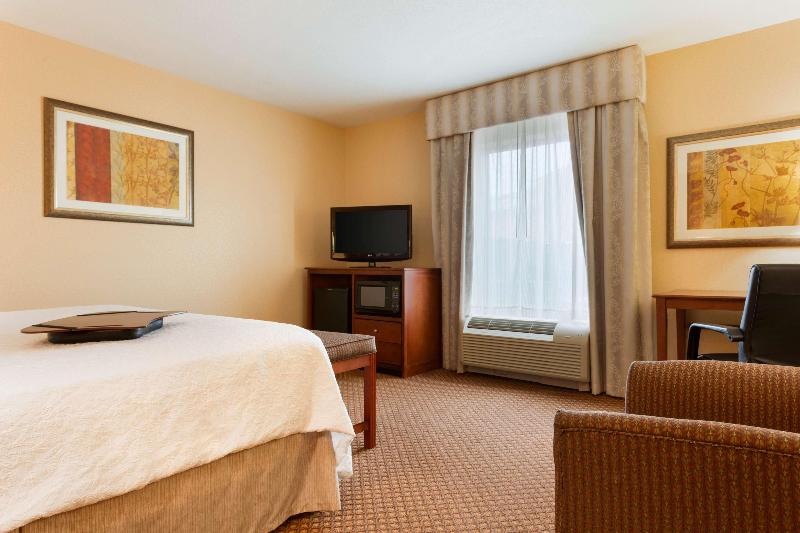 Hampton Inn & Suites Detroit/Chesterfield Township image