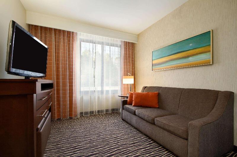 Hotel Embassy Suites by Hilton Fayetteville Fort Bragg