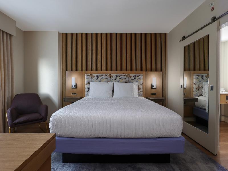 Hampton Inn & Suites Miami/Brickell-Downtown image