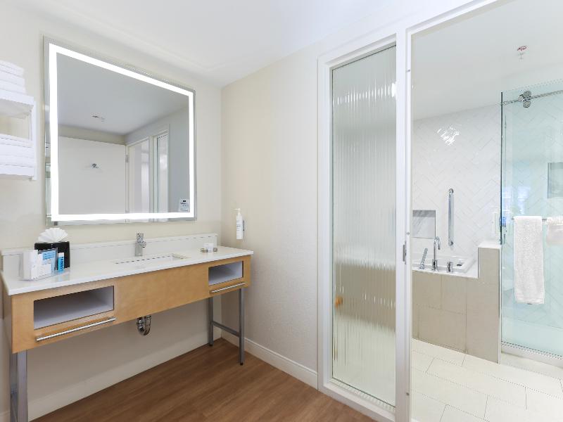 Hampton Inn & Suites Miami/Brickell-Downtown image