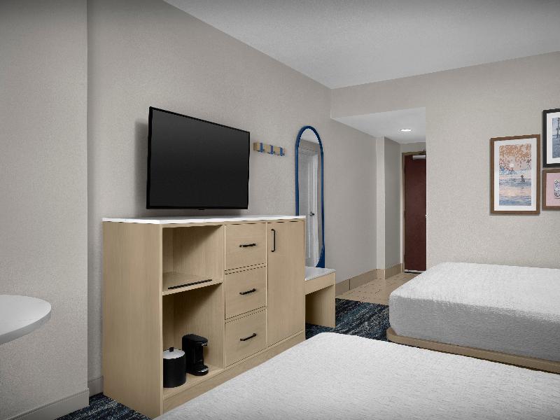 Hampton Inn & Suites Ocean City/Bayfront-Conventio image