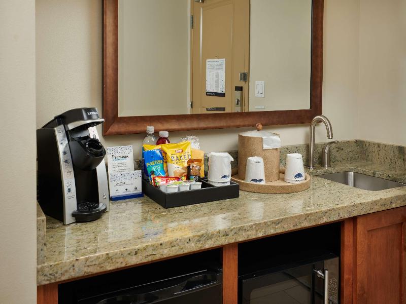 Hampton Inn & Suites Salem 2