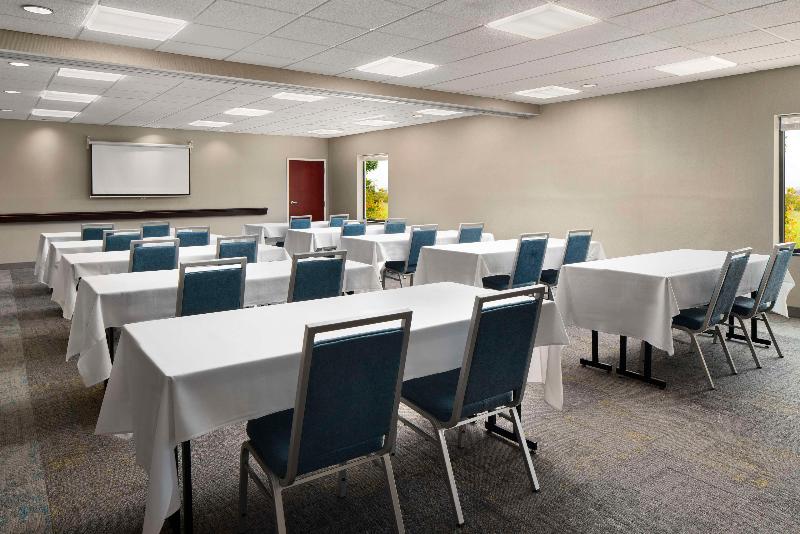 Hampton Inn Ft. Wayne/Dupont Road image