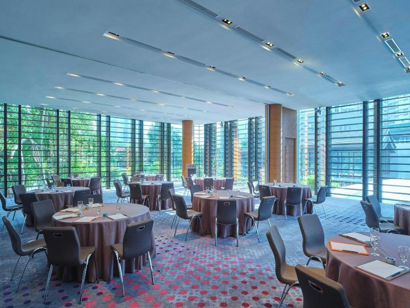 Aloft Singapore Novena image
