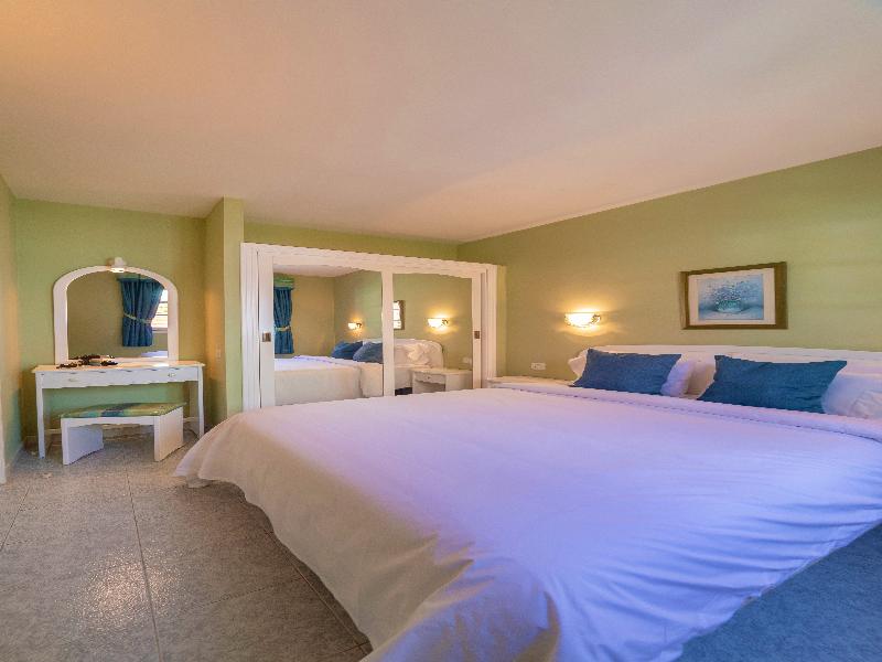 Club Vista Serena image