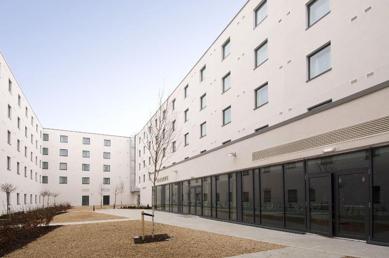 Premier Inn Heathrow Airport Terminal 5 image