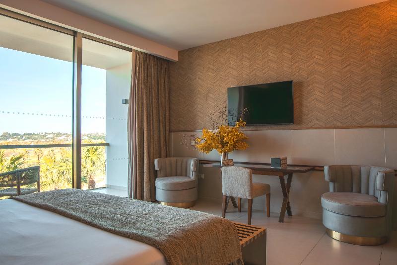 Wine & Books by the sea - Algarve Resort image