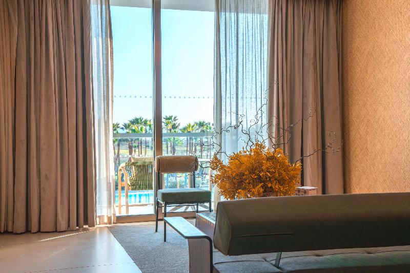 Wine & Books by the sea - Algarve Resort image