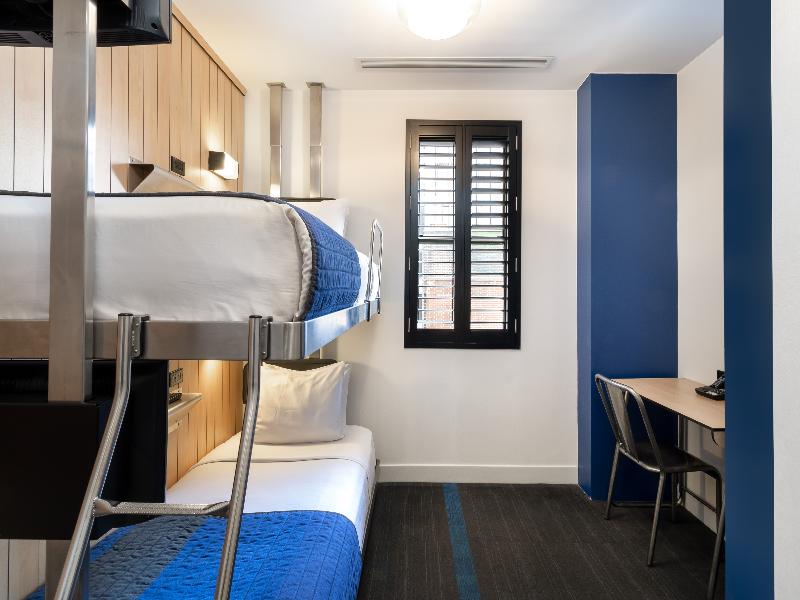 Pod Hotel 39th Street image