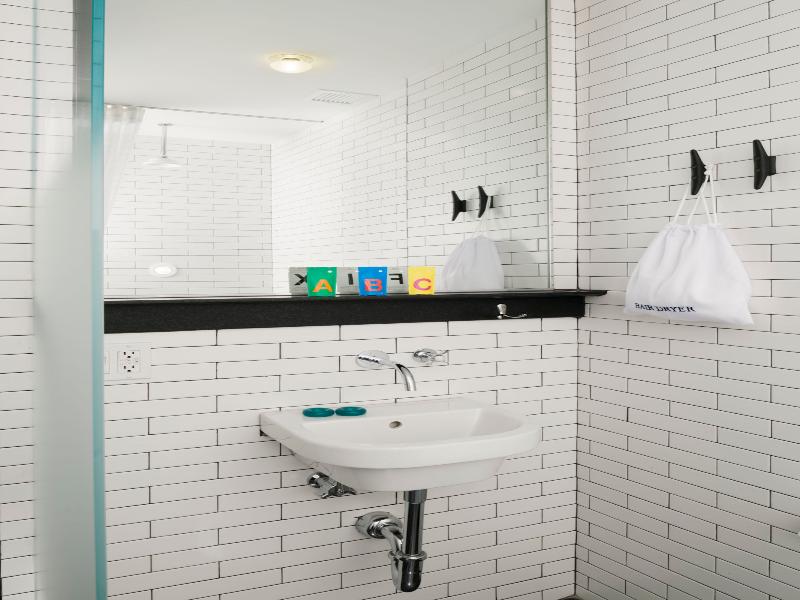 Pod Hotel 39th Street image
