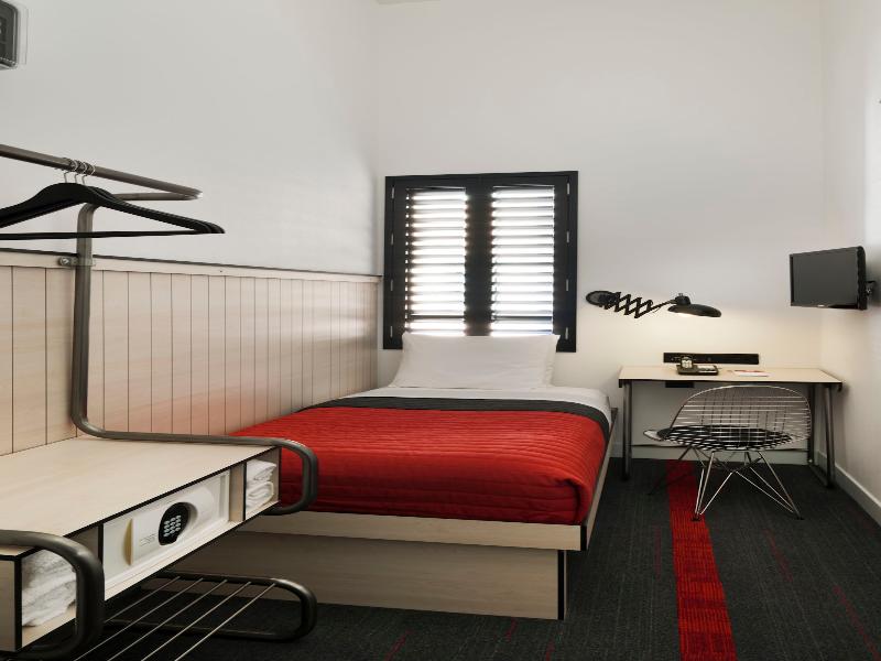 Pod Hotel 39th Street image