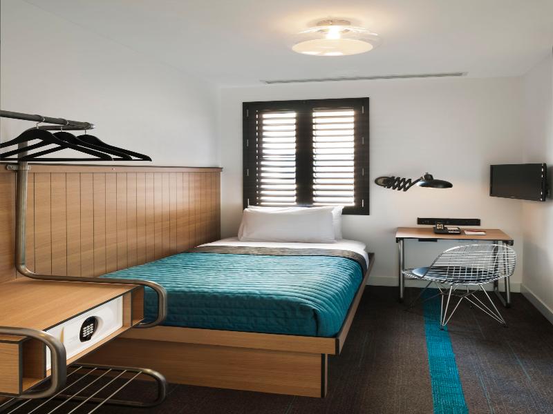 Pod Hotel 39th Street image