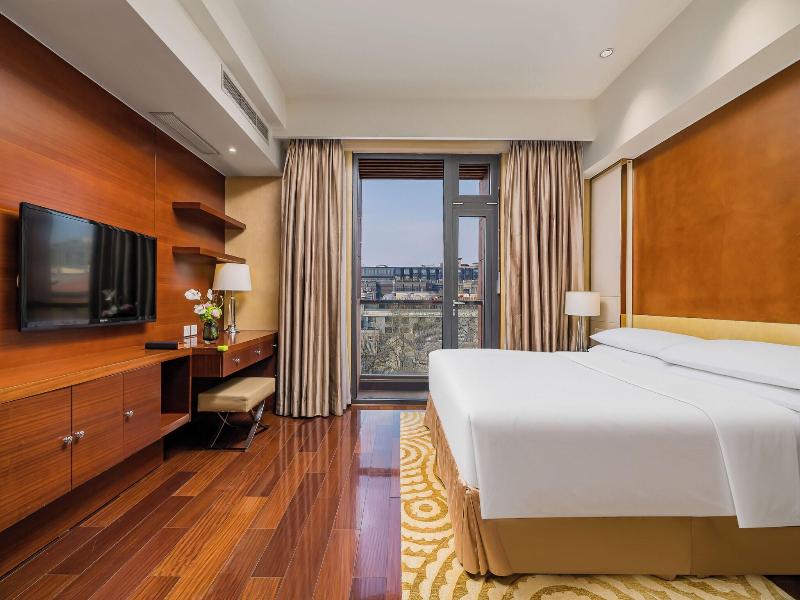 The Imperial Mansion Marriott Executive Apartments image