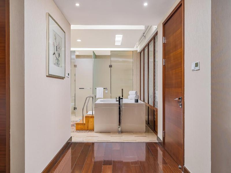 The Imperial Mansion Marriott Executive Apartments image
