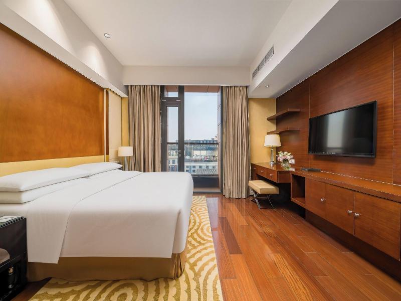 The Imperial Mansion Marriott Executive Apartments image