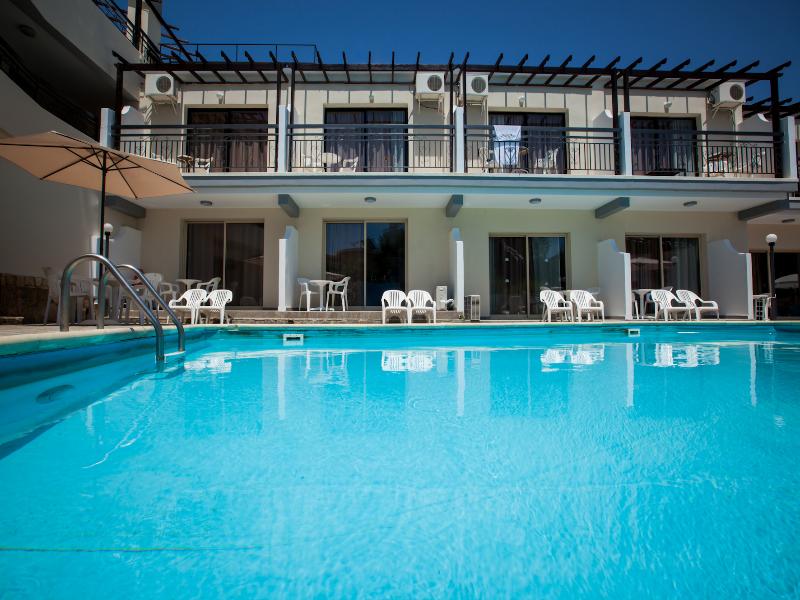 Crystallo Hotel Apts 2