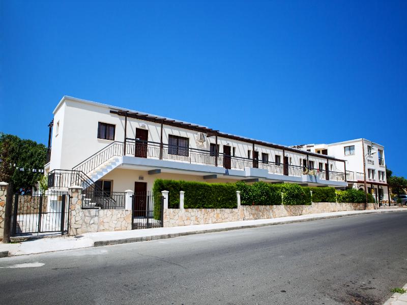 Crystallo Hotel Apts image