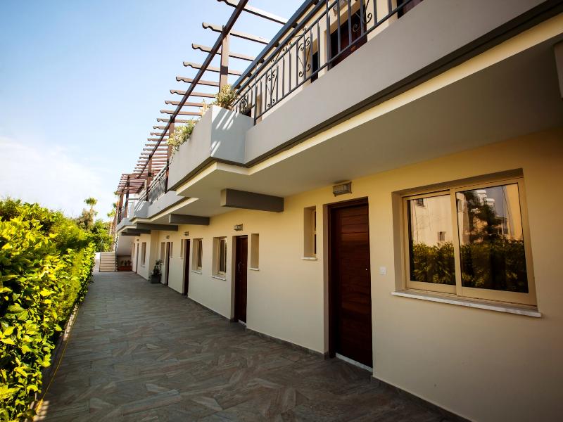 Crystallo Hotel Apts image