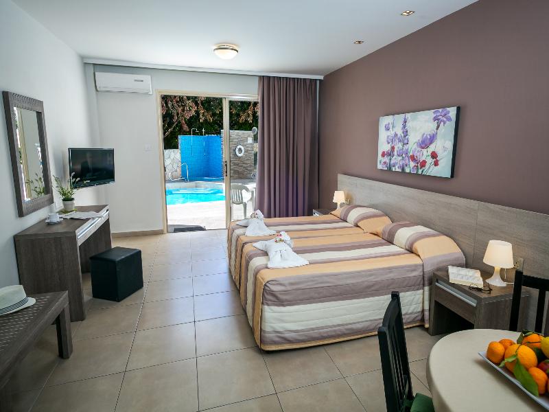 Crystallo Hotel Apts image