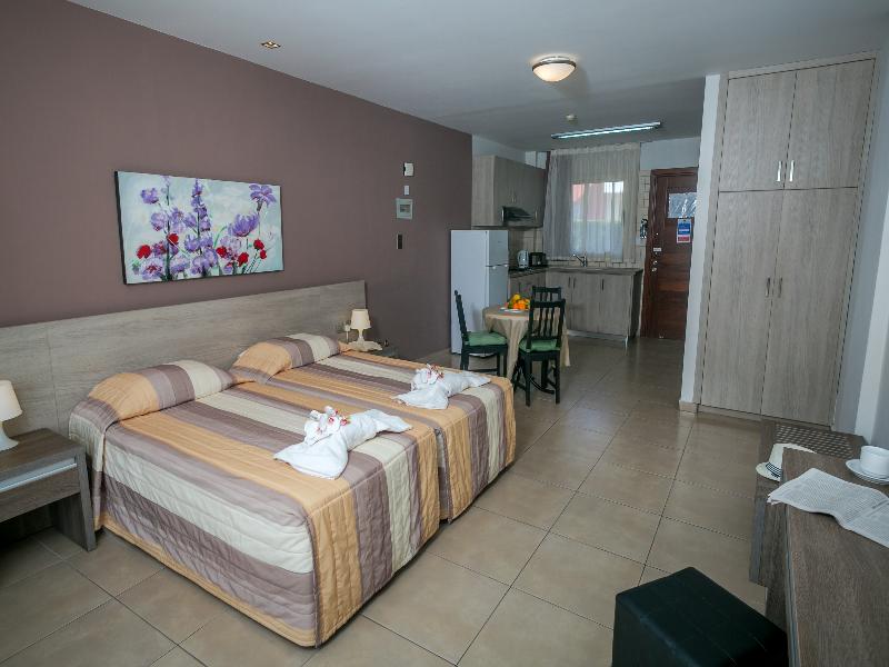 Crystallo Hotel Apts image