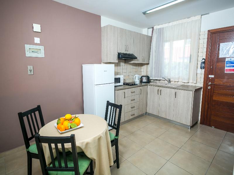 Crystallo Hotel Apts image