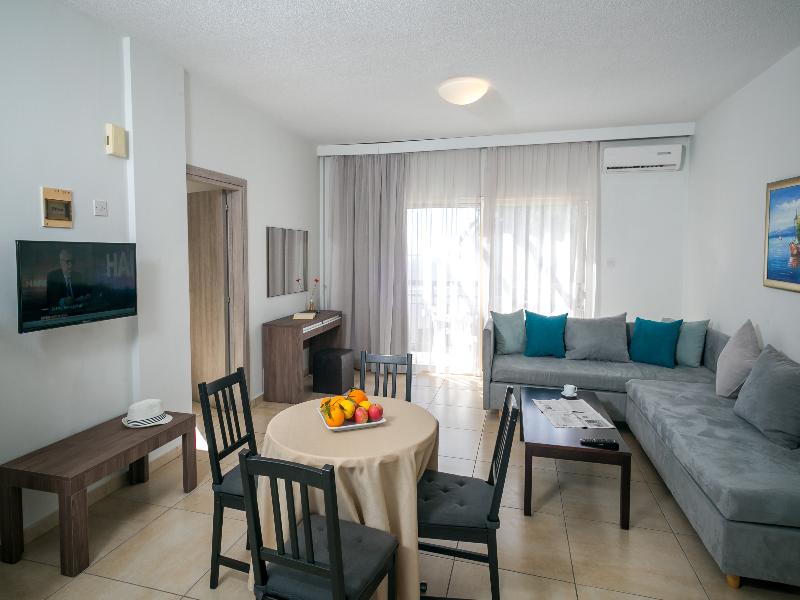 Crystallo Hotel Apts image