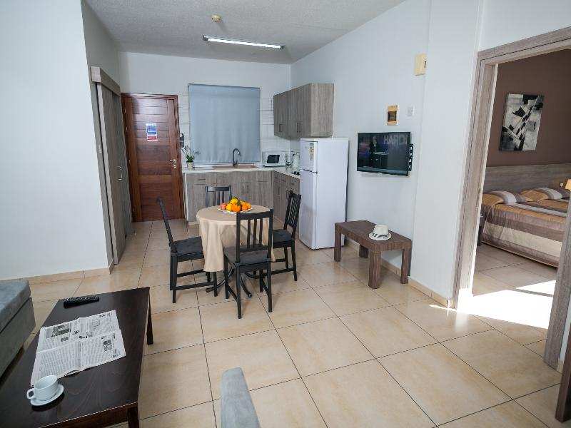 Crystallo Hotel Apts image