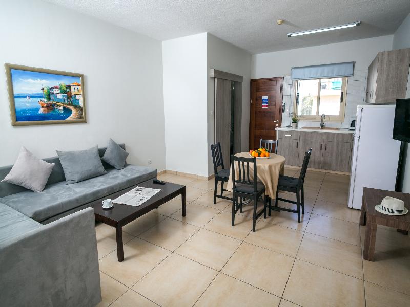 Crystallo Hotel Apts image