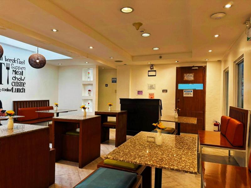 Royale Parc Inn & Suites Annapolis Cubao image