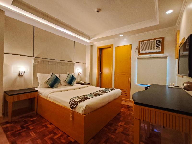 Royale Parc Inn & Suites Annapolis Cubao image