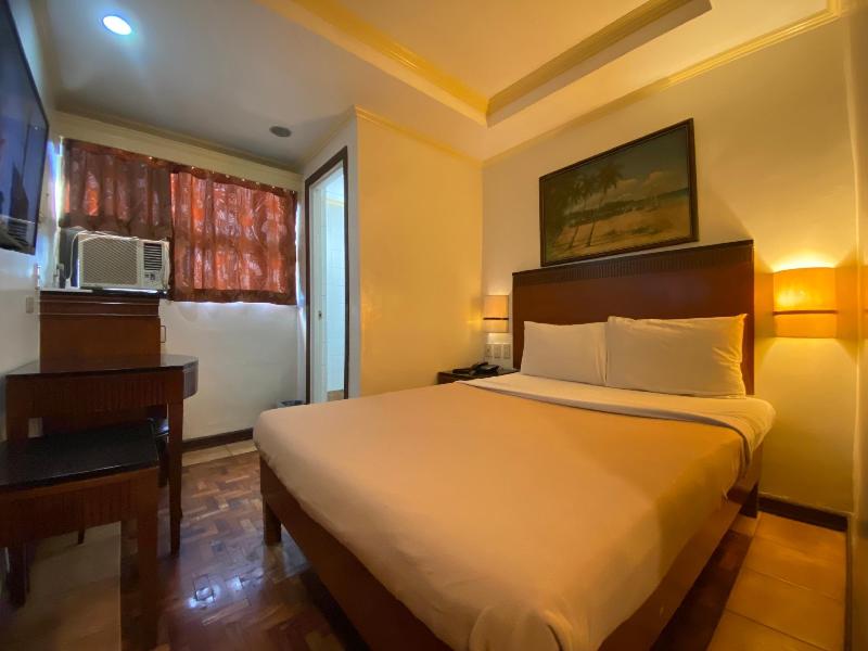 Royale Parc Inn & Suites Annapolis Cubao image