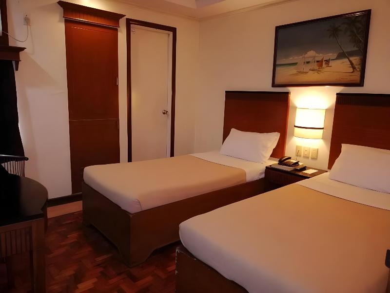 Royale Parc Inn & Suites Annapolis Cubao image