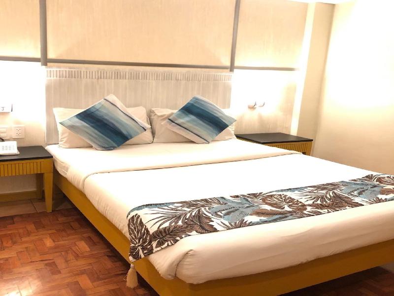 Royale Parc Inn & Suites Annapolis Cubao image