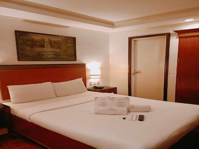 Royale Parc Inn & Suites Annapolis Cubao image