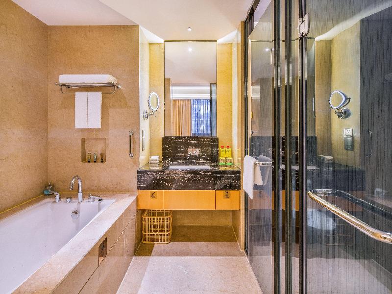 Holiday Inn Chengdu Oriental Plaza image
