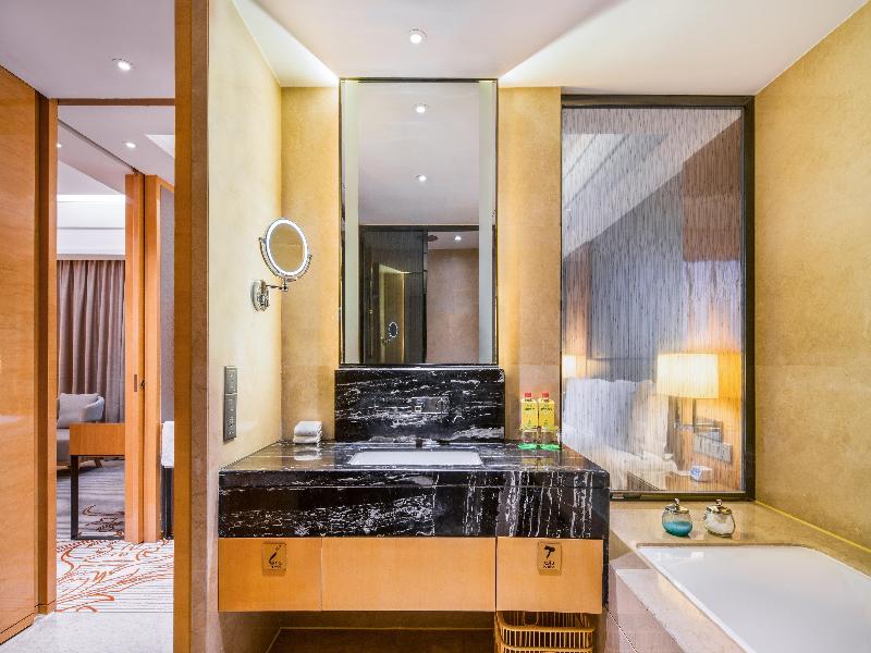 Holiday Inn Chengdu Oriental Plaza image