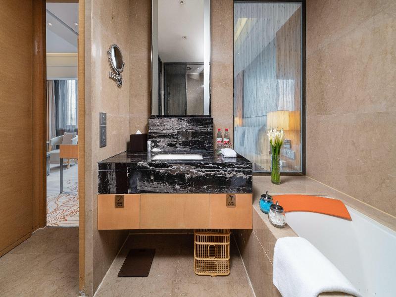 Holiday Inn Chengdu Oriental Plaza image