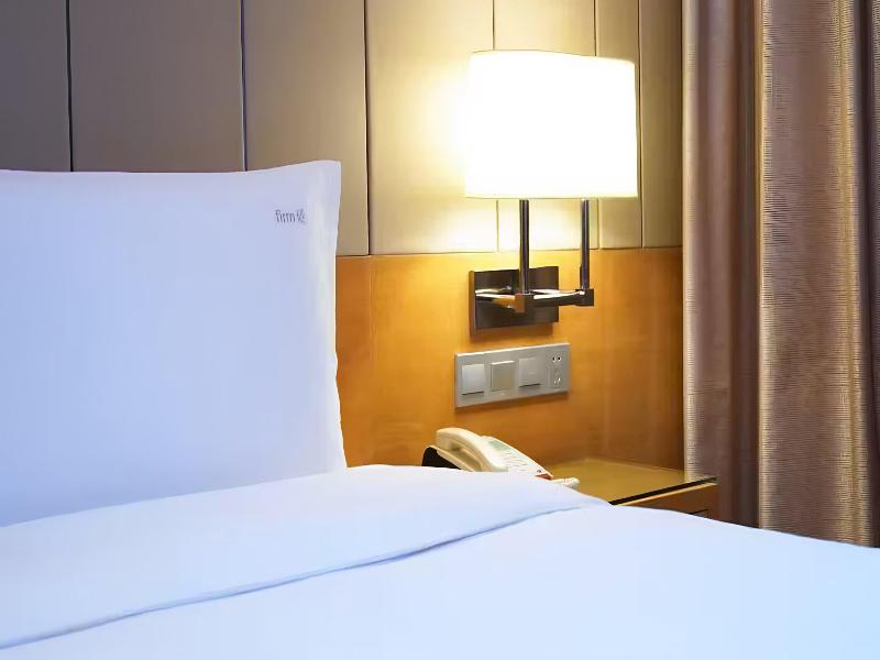 Holiday Inn Chengdu Oriental Plaza image