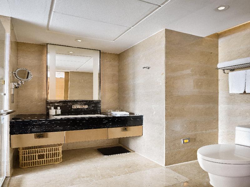 Holiday Inn Chengdu Oriental Plaza image