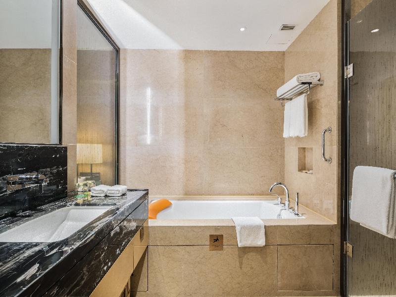 Holiday Inn Chengdu Oriental Plaza image