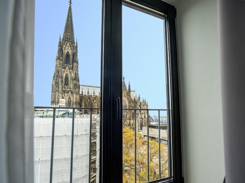 Eden Früh am Dom image