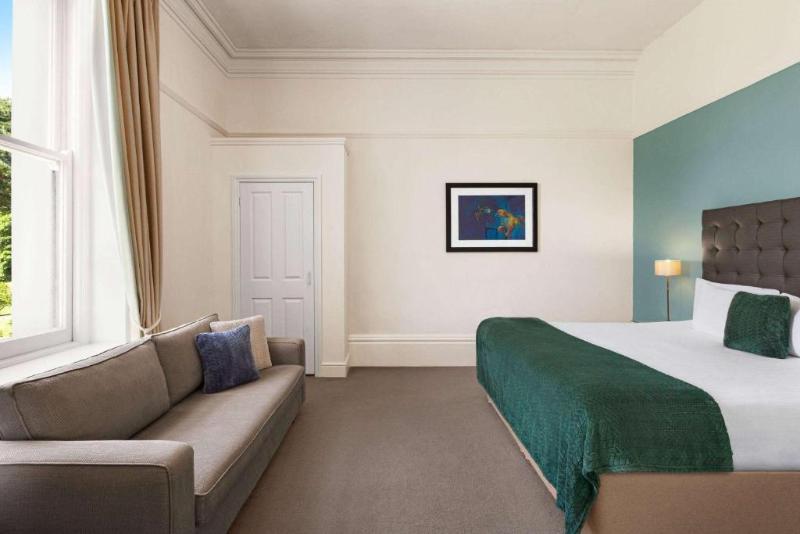 Trenython Manor image