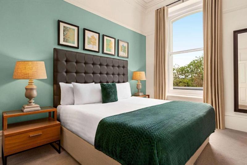 Trenython Manor image
