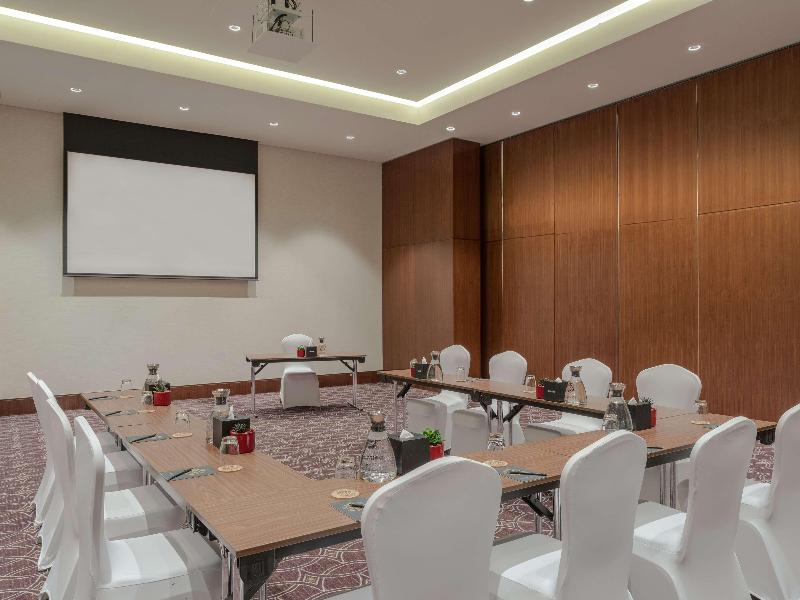 Swissôtel Al Ghurair image