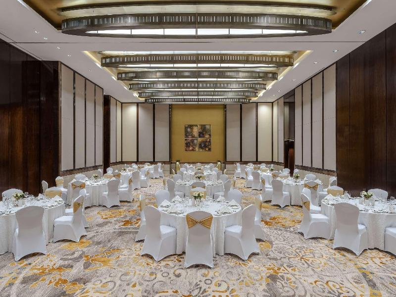 Swissôtel Al Ghurair image