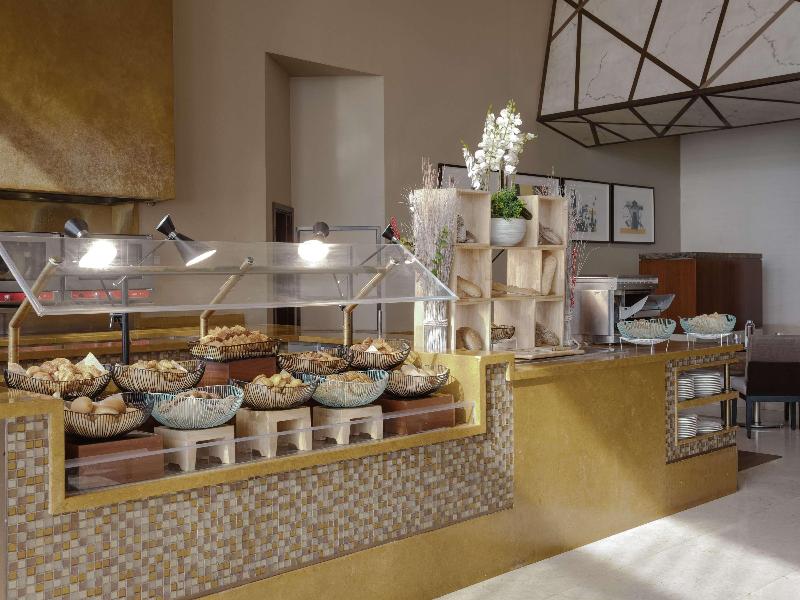 Swissôtel Al Ghurair image