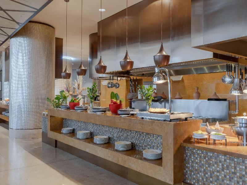 Swissôtel Al Ghurair image