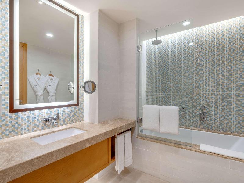 Swissôtel Al Ghurair image
