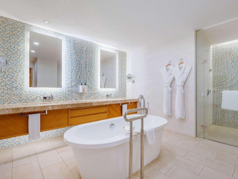 Swissôtel Al Ghurair image